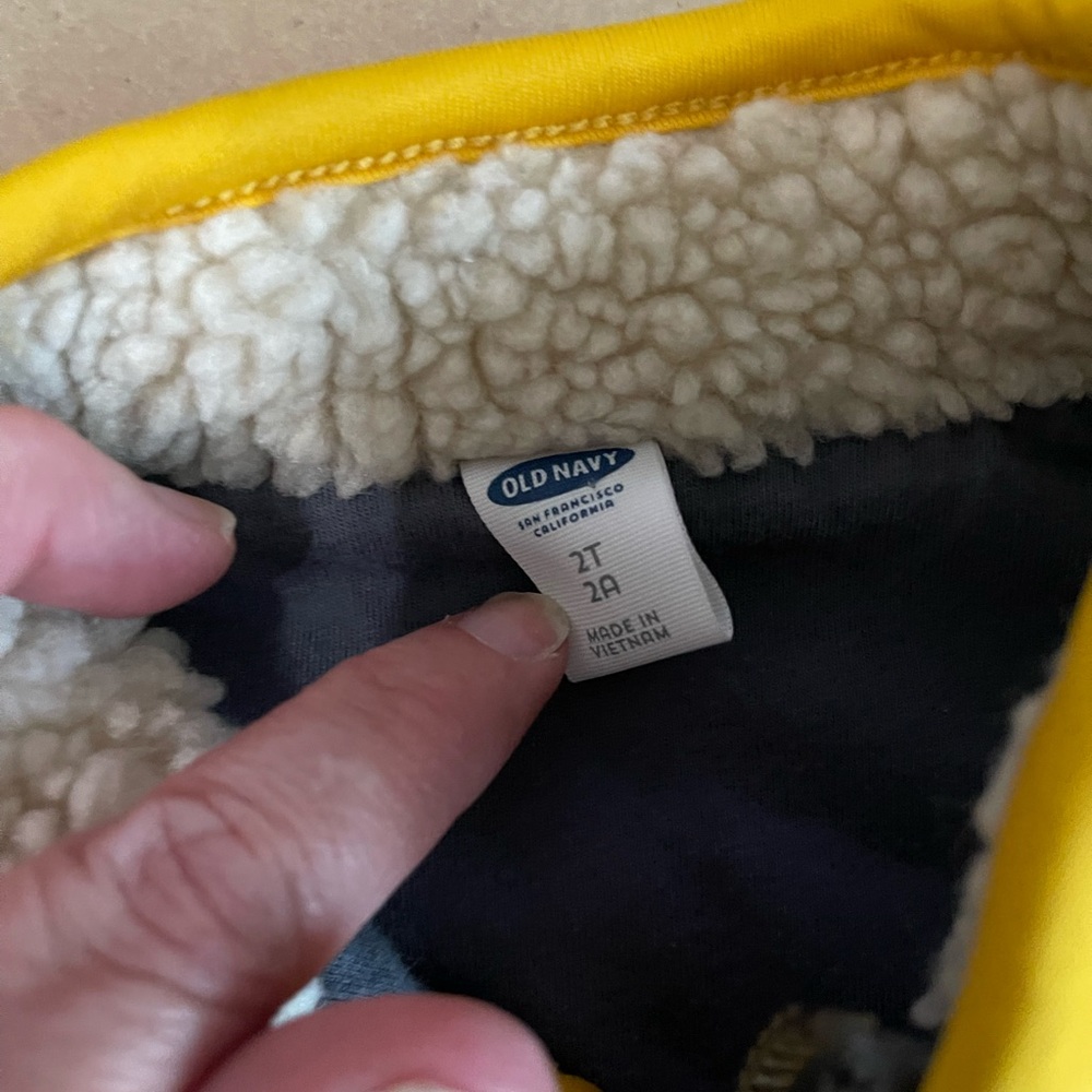 Old Navy kids sherpa vest yellow and gray accents jacket size 2 T boxGE - Picture 2 of 3